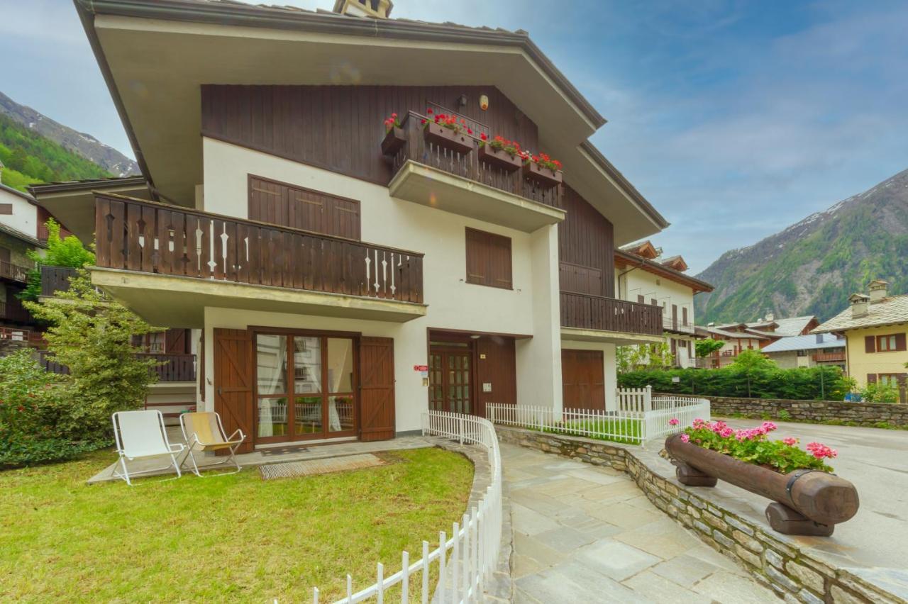 Casa Julie - Accogliente Rifugio Nella Quiete - Cour 0157 Apartamento Courmayeur Exterior foto